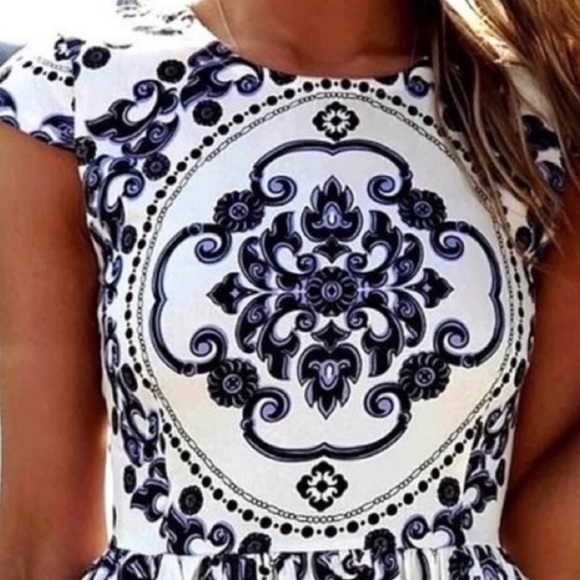 Preowned Lulus Medallion Mini Dress Small - Picture 5 of 10